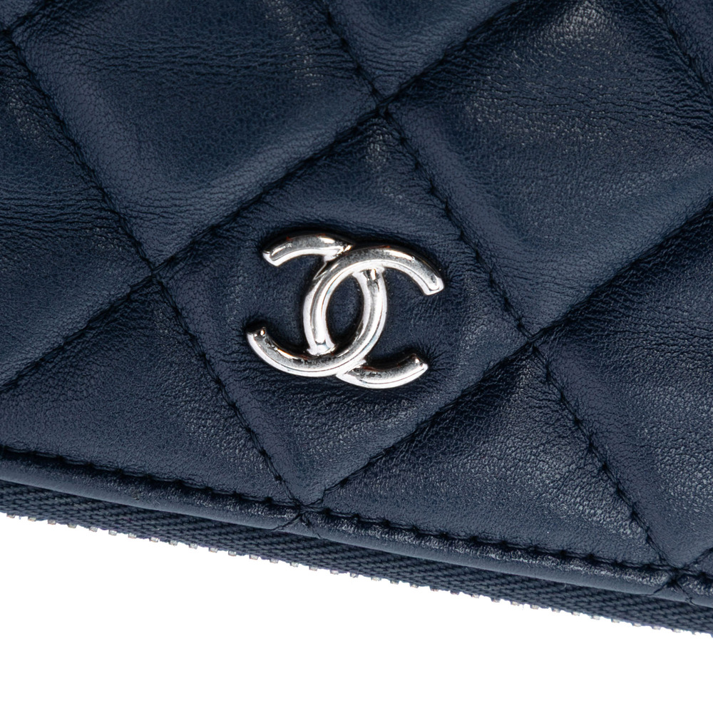 Pre-Loved Chanel Medium Quilted Lambskin O Case Clutch - Picture 5 of 8